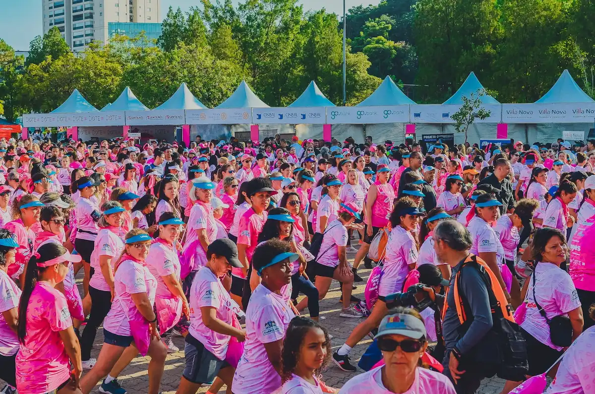 Mulheres participando da Corrida e Caminhada do Batom